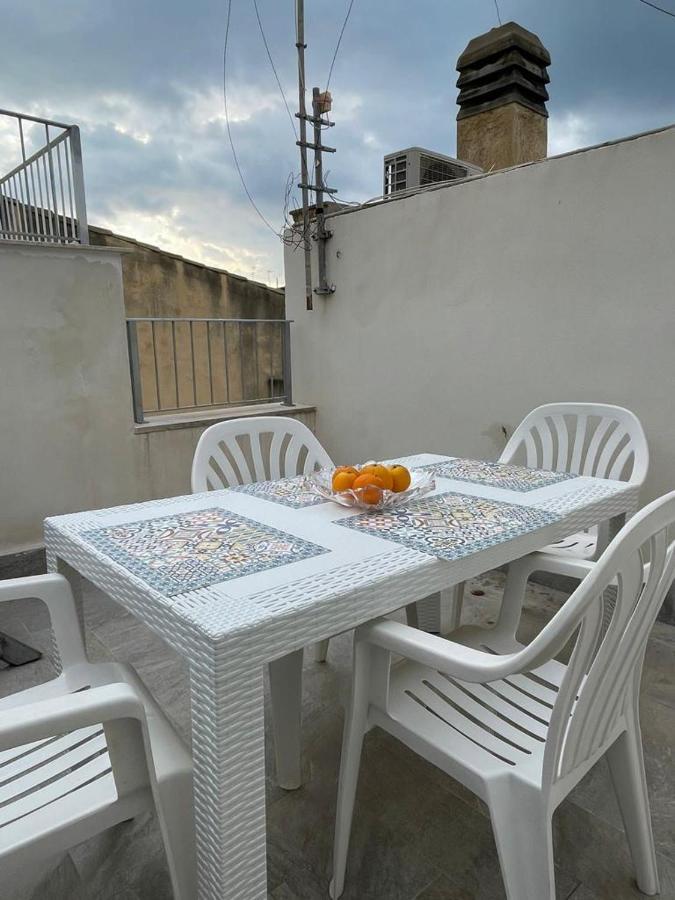 Casa Vacanze Al Trenta3 Marsala Exteriör bild